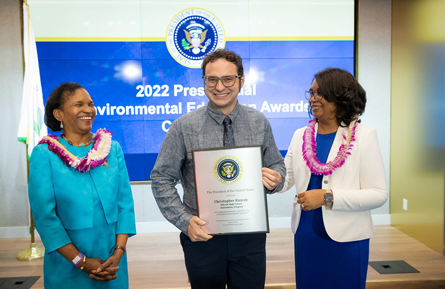 EPA and White House officials honor Chris Kniesly with award